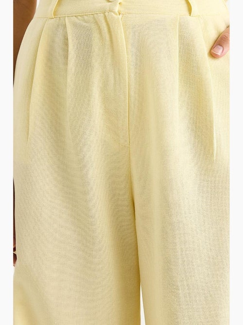 Conjunto coord de duas peças com colete de decote em v e calças de perna larga lucci - Kiabi Conjunto coord de duas peças com colete de decote em v e calças de perna larga lucci - Kiabi