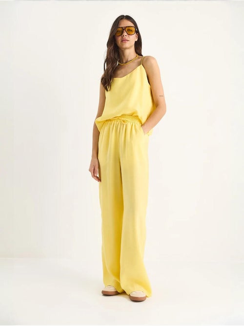 Conjunto coordenado com camisola sem mangas e calças de perna larga lucci - Kiabi Conjunto coordenado com camisola sem mangas e calças de perna larga lucci - Kiabi