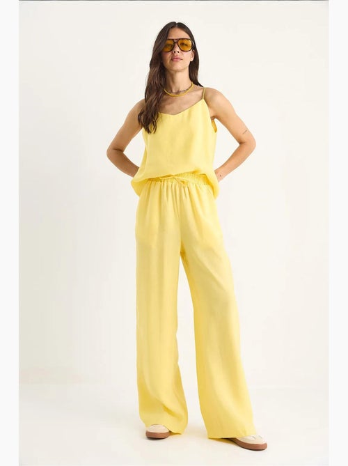 Conjunto coordenado com camisola sem mangas e calças de perna larga lucci - Kiabi Conjunto coordenado com camisola sem mangas e calças de perna larga lucci - Kiabi
