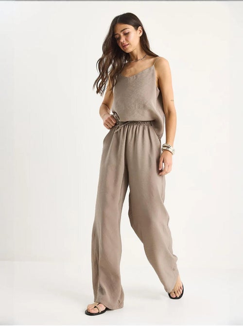 Conjunto coordenado com camisola sem mangas e calças de perna larga lucci - Kiabi Conjunto coordenado com camisola sem mangas e calças de perna larga lucci - Kiabi