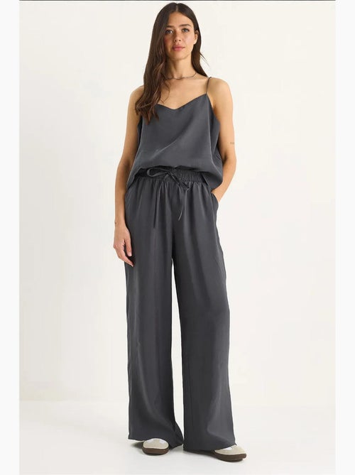 Conjunto coordenado com camisola sem mangas e calças de perna larga lucci - Kiabi Conjunto coordenado com camisola sem mangas e calças de perna larga lucci - Kiabi