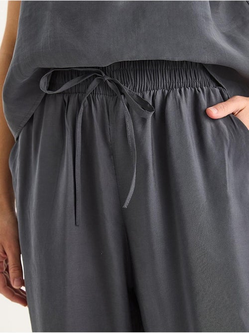 Conjunto coordenado com camisola sem mangas e calças de perna larga lucci - Kiabi Conjunto coordenado com camisola sem mangas e calças de perna larga lucci - Kiabi