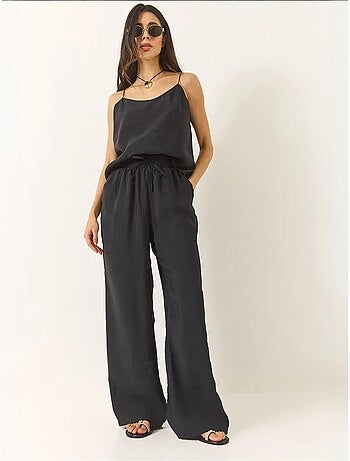 Conjunto coordenado com camisola sem mangas e calças de perna larga lucci