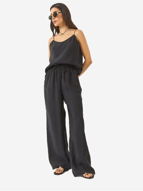 Conjunto coordenado com camisola sem mangas e calças de perna larga lucci - Kiabi Conjunto coordenado com camisola sem mangas e calças de perna larga lucci - Kiabi