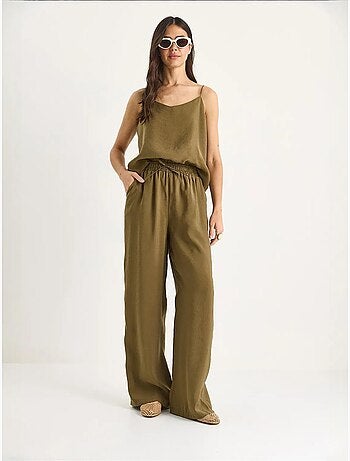 Conjunto coordenado com camisola sem mangas e calças de perna larga lucci