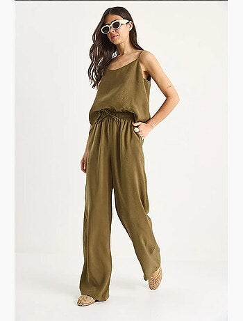 Conjunto coordenado com camisola sem mangas e calças de perna larga lucci