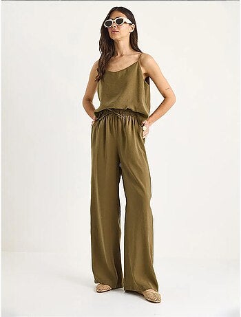 Conjunto coordenado com camisola sem mangas e calças de perna larga lucci