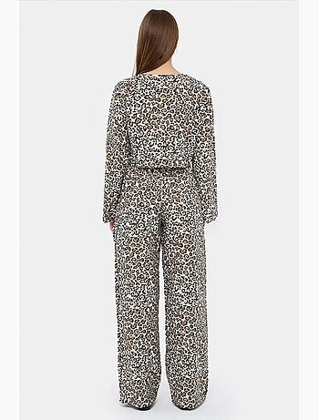 Conjunto coordenado com estampado animal, decote em v e cintura subida hiccup
