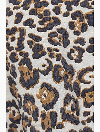Conjunto coordenado com estampado animal, decote em v e cintura subida hiccup