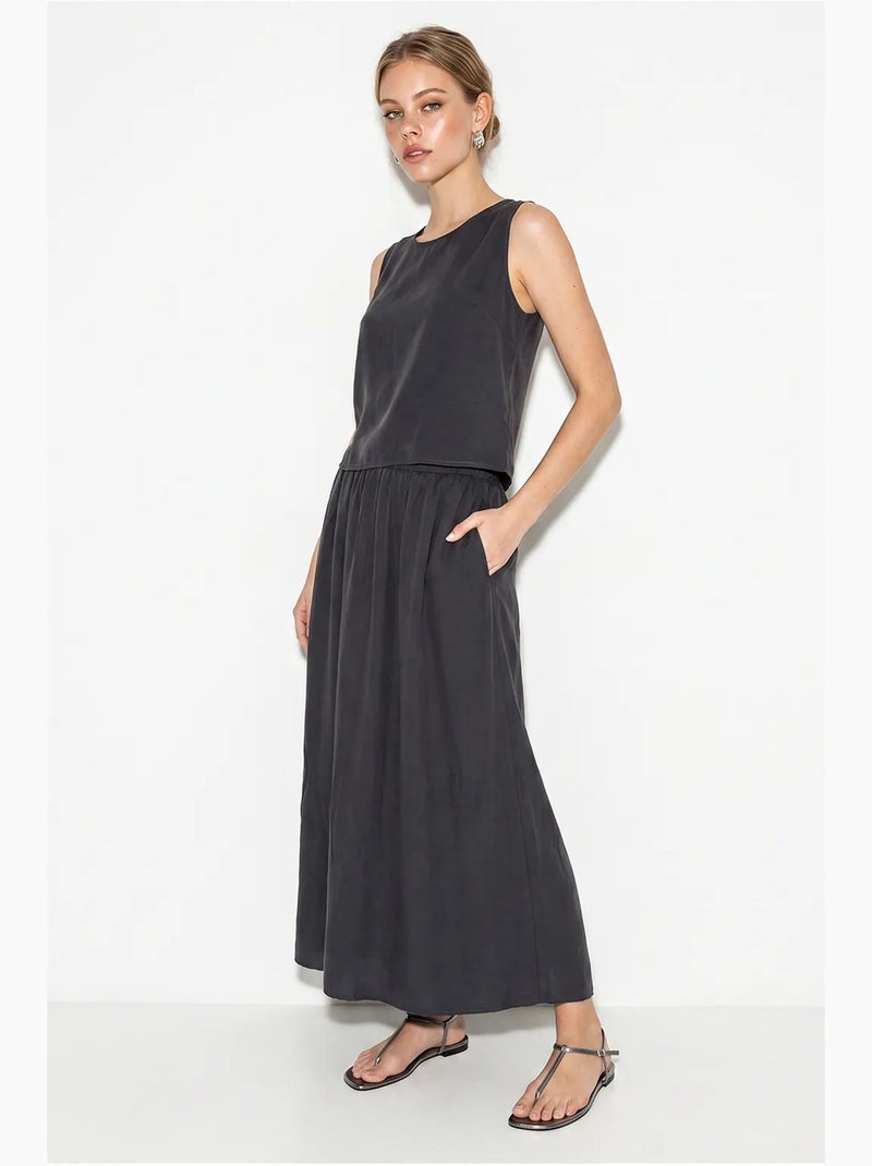 Conjunto coordenado com top sem mangas de decote redondo e saia midi lucci Cinza-preto - Kiabi