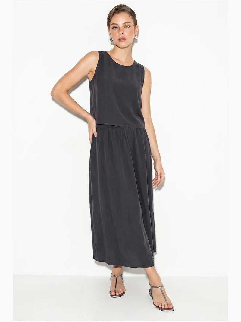 Conjunto coordenado com top sem mangas de decote redondo e saia midi lucci Cinza-preto - Kiabi