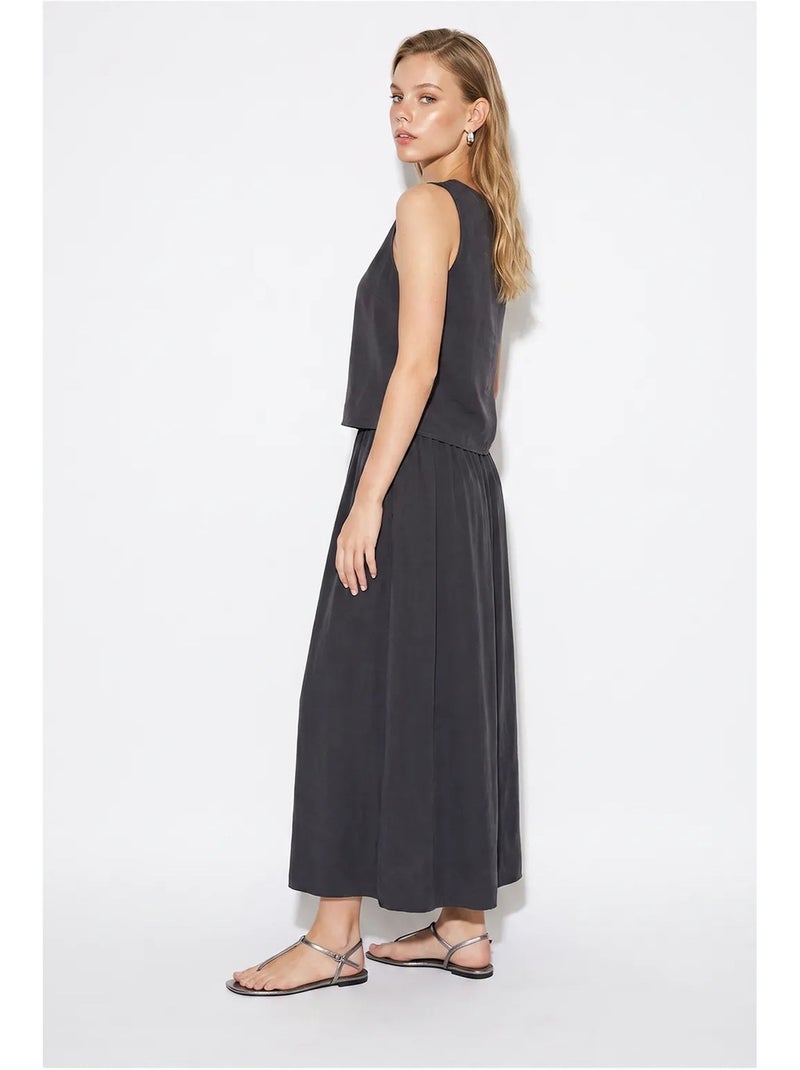 Conjunto coordenado com top sem mangas de decote redondo e saia midi lucci Cinza-preto - Kiabi