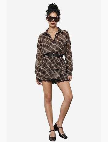 Conjunto coordenado de camisa oversized aos quadrados e saia lucci