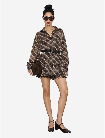 Conjunto coordenado de camisa oversized aos quadrados e saia lucci