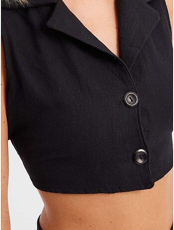 Conjunto coordenado de colete cropped com decote em v e calças plissadas de perna direita hiccup