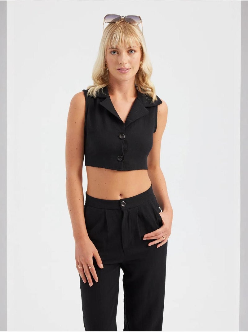 Conjunto coordenado de colete cropped com decote em v e calças plissadas de perna direita hiccup Preto - Kiabi