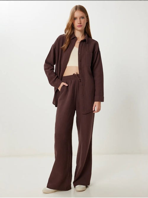 Conjunto coordenado de duas peças de cintura subida com perna larga e gola de camisa istanbul - Kiabi Conjunto coordenado de duas peças de cintura subida com perna larga e gola de camisa istanbul - Kiabi