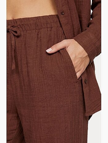 Conjunto coordenado de duas peças de cintura subida com perna larga e gola de camisa istanbul
