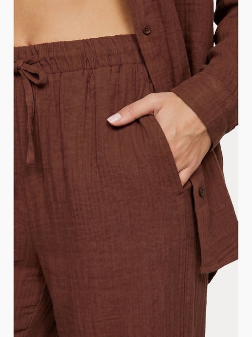 Conjunto coordenado de duas peças de cintura subida com perna larga e gola de camisa istanbul - Kiabi Conjunto coordenado de duas peças de cintura subida com perna larga e gola de camisa istanbul - Kiabi