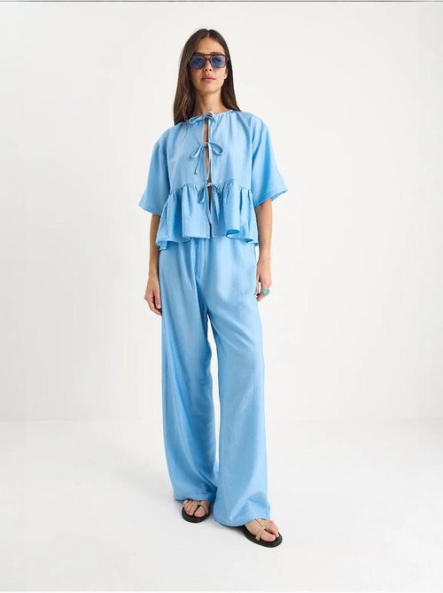 Conjunto coordenado de duas peças texturizado com detalhe de folhos lucci - Kiabi Conjunto coordenado de duas peças texturizado com detalhe de folhos lucci - Kiabi