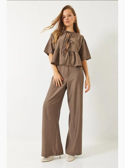 Conjunto coordenado de duas peças texturizado com detalhe de folhos lucci - Kiabi Conjunto coordenado de duas peças texturizado com detalhe de folhos lucci - Kiabi
