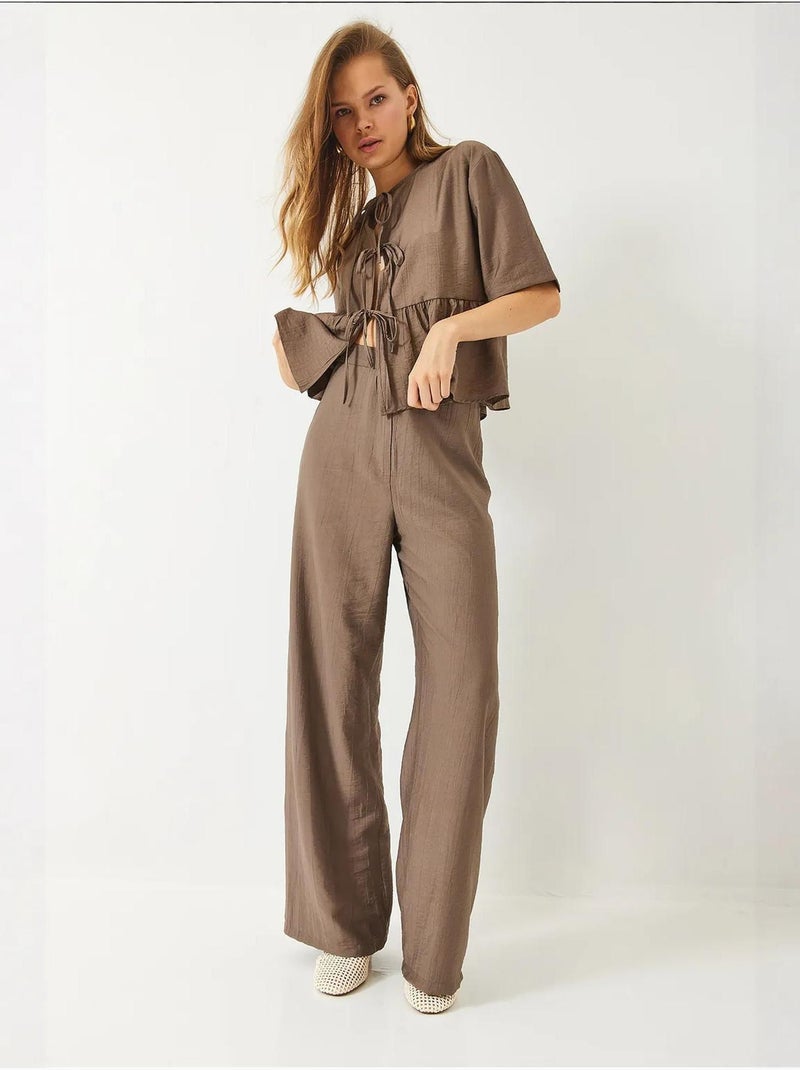 Conjunto coordenado de duas peças texturizado com detalhe de folhos lucci Camelo - Kiabi