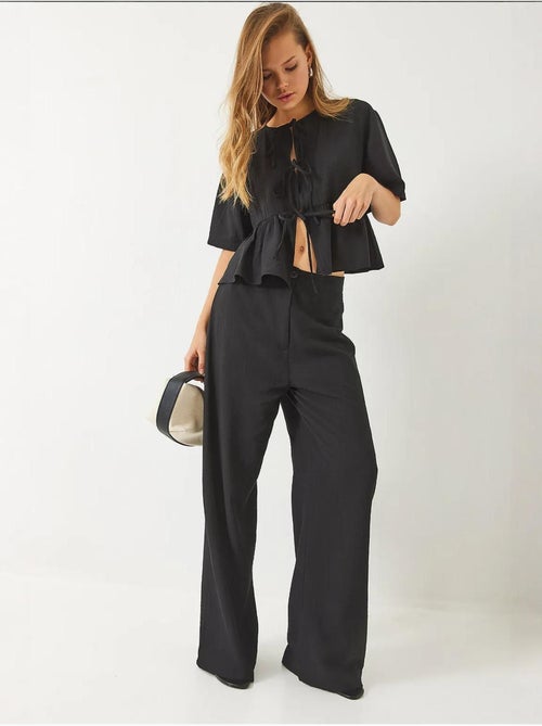 Conjunto coordenado de duas peças texturizado com detalhe de folhos lucci - Kiabi Conjunto coordenado de duas peças texturizado com detalhe de folhos lucci - Kiabi