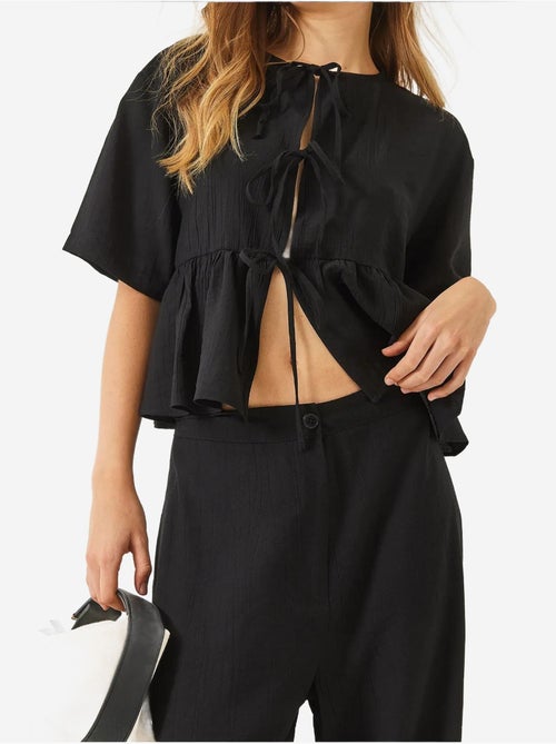Conjunto coordenado de duas peças texturizado com detalhe de folhos lucci - Kiabi Conjunto coordenado de duas peças texturizado com detalhe de folhos lucci - Kiabi