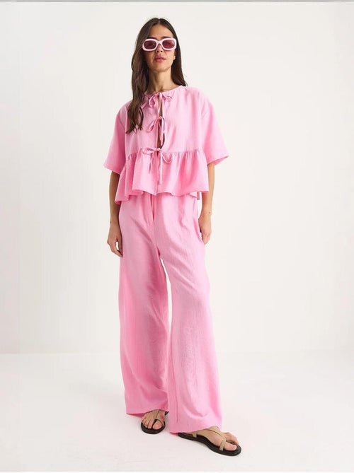 Conjunto coordenado de duas peças texturizado com detalhe de folhos lucci - Kiabi Conjunto coordenado de duas peças texturizado com detalhe de folhos lucci - Kiabi