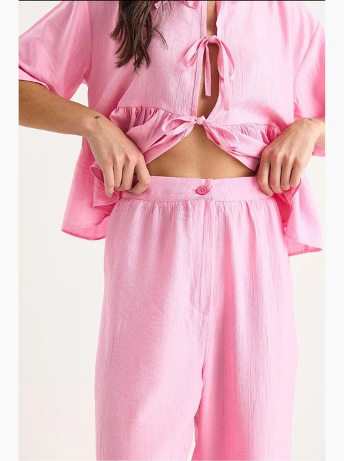 Conjunto coordenado de duas peças texturizado com detalhe de folhos lucci - Kiabi Conjunto coordenado de duas peças texturizado com detalhe de folhos lucci - Kiabi