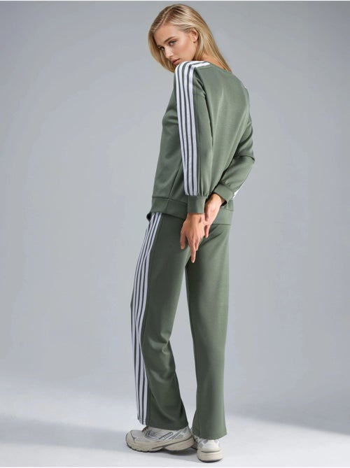 Conjunto coordenado de sweatshirt às riscas com gola redonda e calças de perna reta hiccup - Kiabi Conjunto coordenado de sweatshirt às riscas com gola redonda e calças de perna reta hiccup - Kiabi