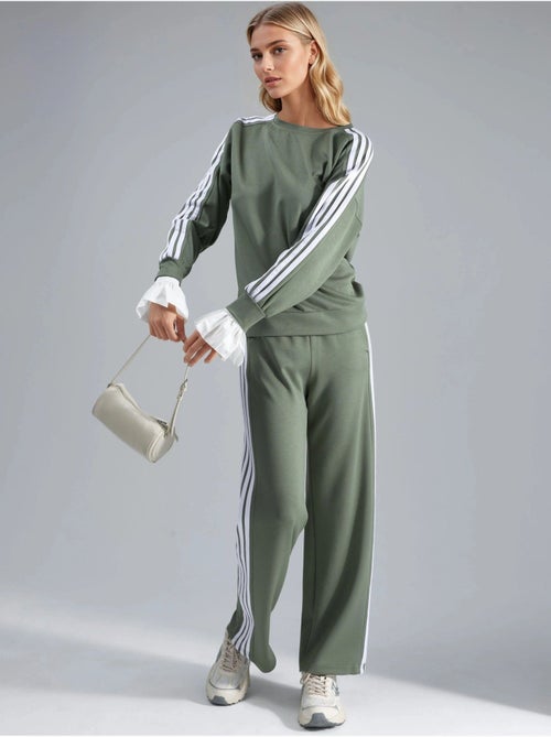 Conjunto coordenado de sweatshirt às riscas com gola redonda e calças de perna reta hiccup - Kiabi Conjunto coordenado de sweatshirt às riscas com gola redonda e calças de perna reta hiccup - Kiabi