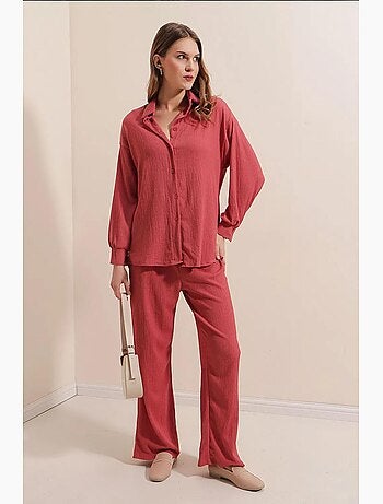 Conjunto coordenado em malha texturizada com camisa de malha de manga comprida e calças bdart