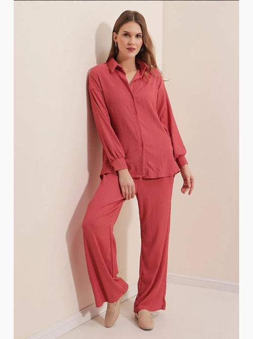 Conjunto coordenado em malha texturizada com camisa de malha de manga comprida e calças bdart - Kiabi Conjunto coordenado em malha texturizada com camisa de malha de manga comprida e calças bdart - Kiabi