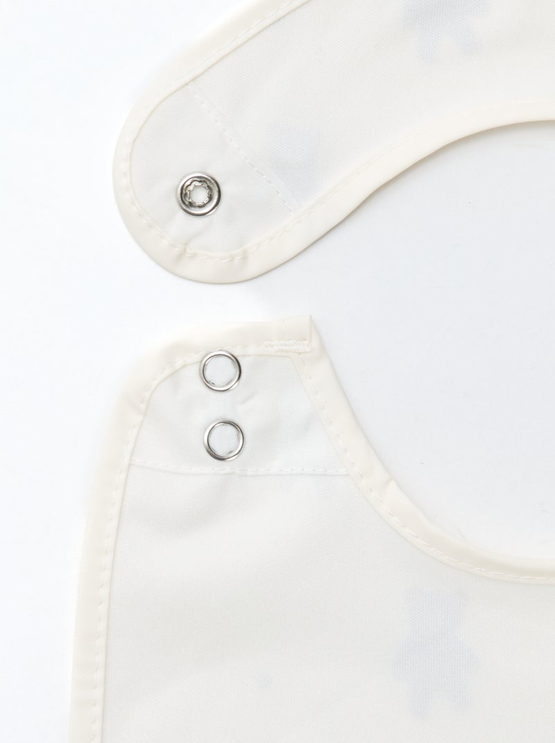 Conjunto de 2 babetes impermeáveis com estampado Castanho - Kiabi