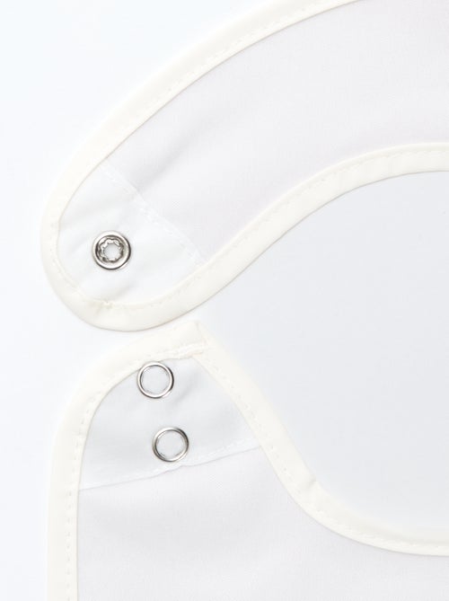 Conjunto de 2 babetes impermeáveis com estampado - Kiabi