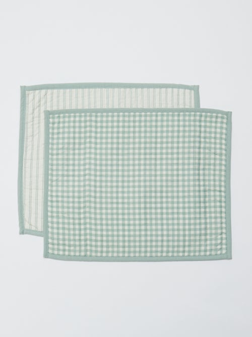 Conjunto de 2 individuais de mesa (32x40 cm) dupla face estampada - Kiabi Home - Kiabi Conjunto de 2 individuais de mesa (32x40 cm) dupla face estampada - Kiabi Home - Kiabi