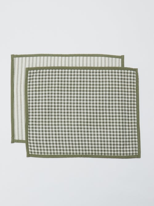 Conjunto de 2 individuais de mesa (32x40 cm) dupla face estampada - Kiabi Home - Kiabi Conjunto de 2 individuais de mesa (32x40 cm) dupla face estampada - Kiabi Home - Kiabi