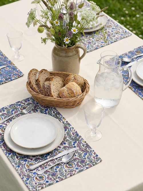 Conjunto de 2 individuais de mesa floridos (32x45 cm) - Kiabi Home - Kiabi Conjunto de 2 individuais de mesa floridos (32x45 cm) - Kiabi Home - Kiabi