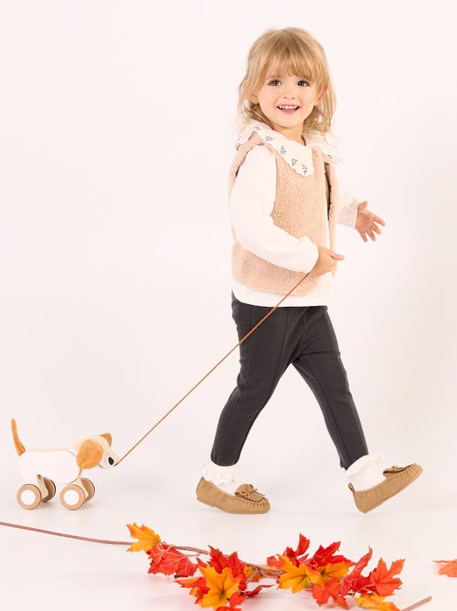 Conjunto de 3 peças - Colete + T-shirt + calças - Kiabi Conjunto de 3 peças - Colete + T-shirt + calças - Kiabi