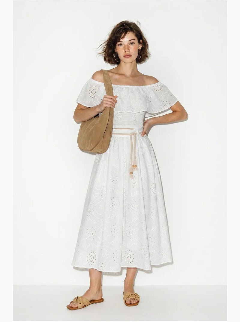 Conjunto de blusa bordada com decote ombro a ombro e saia midi lucci Branco - Kiabi