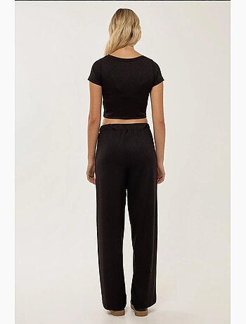 Conjunto de blusa cropped de malha e calças com cinto elástico hiccup