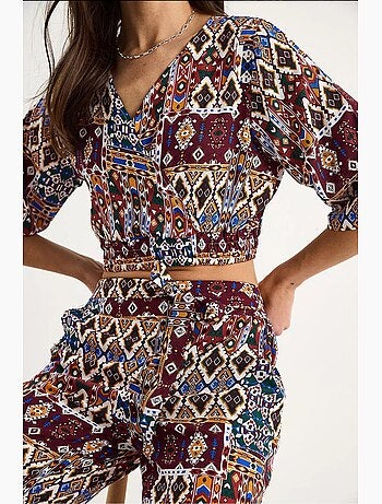 Conjunto de blusa e calças cropped estampadas lucci