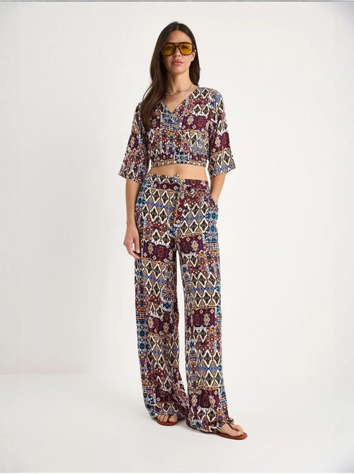 Conjunto de blusa e calças cropped estampadas lucci - Kiabi Conjunto de blusa e calças cropped estampadas lucci - Kiabi
