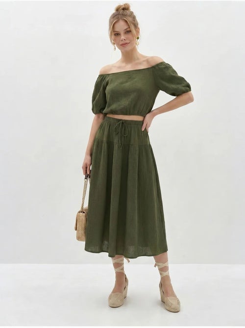 Conjunto de blusa e saia midi em seersucker de algodão lucci - Kiabi Conjunto de blusa e saia midi em seersucker de algodão lucci - Kiabi