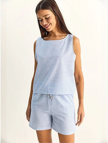 Conjunto de blusa e shorts de seersucker às riscas lucci