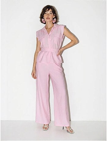 Conjunto de blusa sem mangas com cinto e calças de perna larga lucci