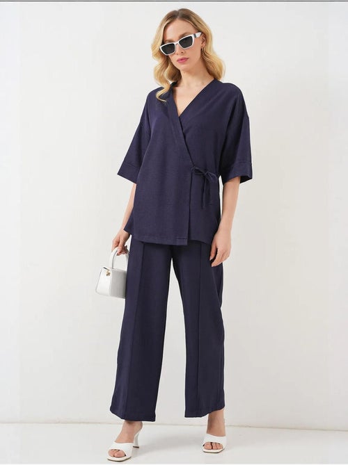 Conjunto de calças kimono oversized com decote em v e fecho de atar bdart - Kiabi Conjunto de calças kimono oversized com decote em v e fecho de atar bdart - Kiabi