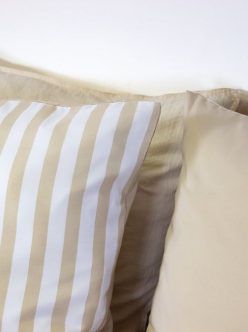 Conjunto de cama de casal (240 x 220 cm ou 260 x 240 cm) - 1 capa de edredão + 2 almofadas - Kiabi Conjunto de cama de casal (240 x 220 cm ou 260 x 240 cm) - 1 capa de edredão + 2 almofadas - Kiabi
