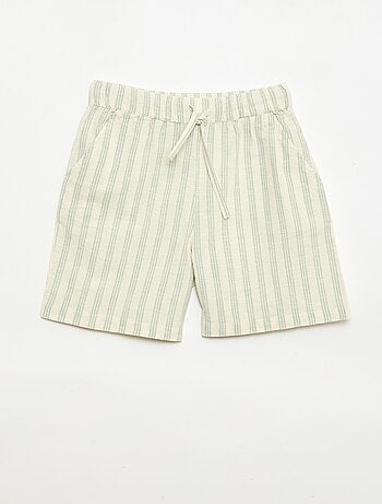 Conjunto de camisa e calções às riscas